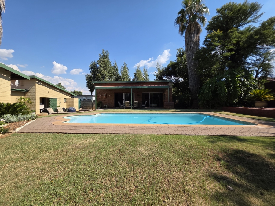 5 Bedroom Property for Sale in Riebeeckstad Free State